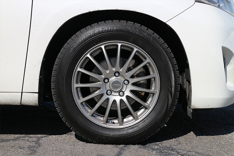 夏タイヤとしても完全完璧な性能と静粛性を発揮してくれるブリザック VRX。メーカーが「頂点」と豪語するのもうなずける