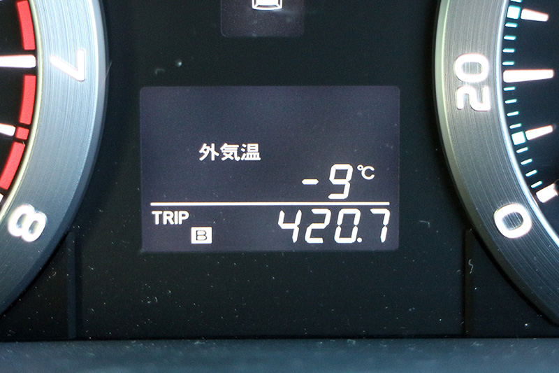 この日も気温は低い。空気が乾燥しているので寒さはそれほど感じられないと言いたいところだが、寒いものは寒い