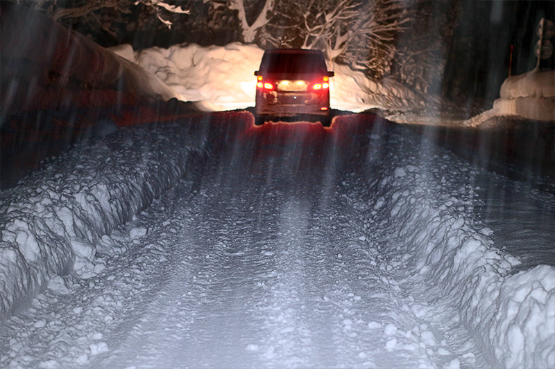 重量級ミニバン FFヴェルファイアは、どこまで安全快適に銀世界を走ることができるのか。次回はこーんなところをブリザック VRXで走りまくり！？　乞うご期待