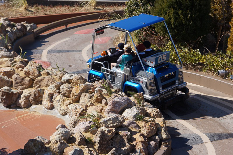 岩の壁が近くに迫ってくるので迫力満点