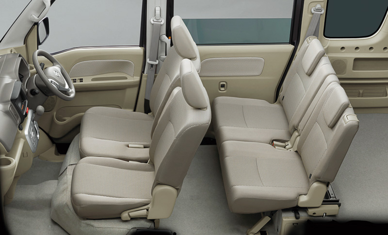 NV100クリッパー リオは全車アイボリー色のファブリックシートを装着する