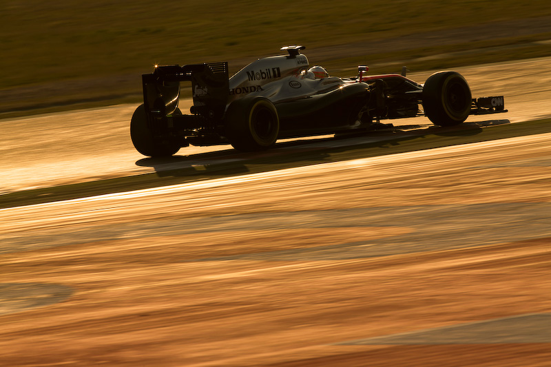 鈴鹿サーキットは3月7日11時30分から「2015 FIA F1世界選手権シリーズ第15戦日本グランプリレース」の一般全指定席、Honda応援席を発売する。現地でF1の熱を感じたい方は鈴鹿サーキットのWebサイト（<a class="" href="http://www.suzukacircuit.jp/f1/">http://www.suzukacircuit.jp/f1/</a>）をチェックいただきたい