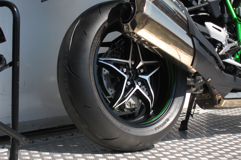 Ninja H2は各部の作りも美しい