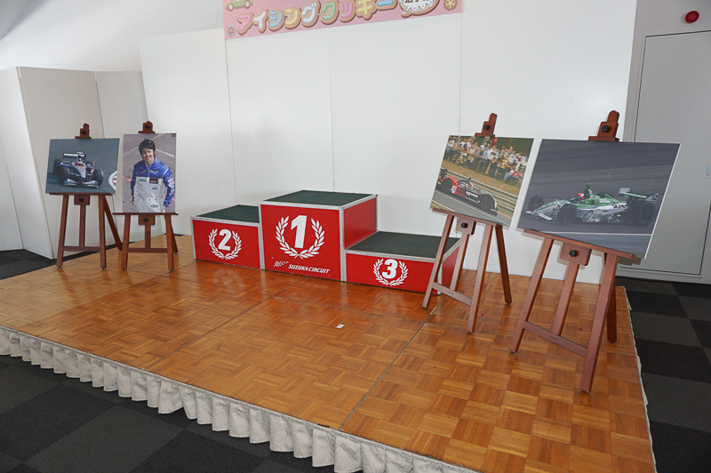 会場には表彰台が用意されていた