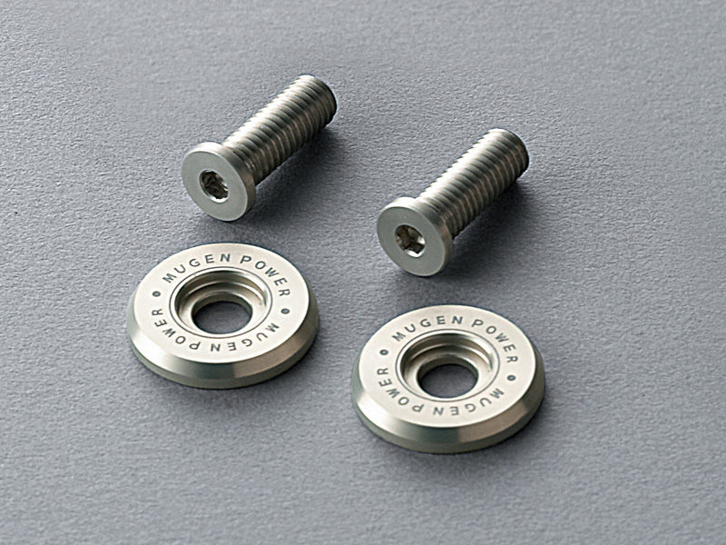 カーボンナンバープレートガーニッシュとボルト