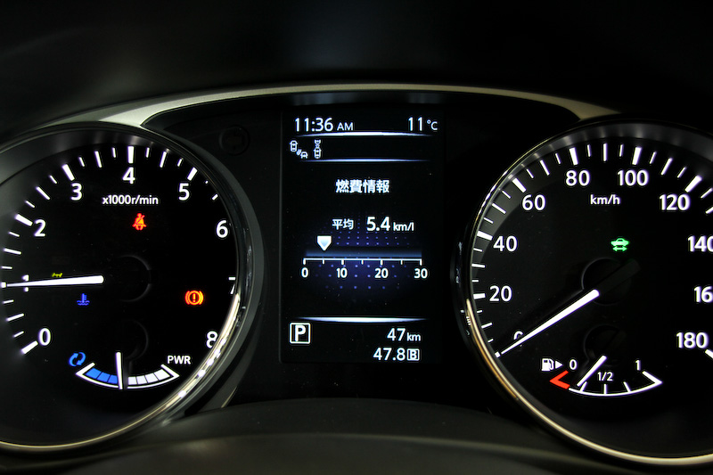 メーターまわりではハイブリッドシステムのエネルギーの流れなどを表示可能な「アドバンスドドライブアシストディスプレイ」を配置