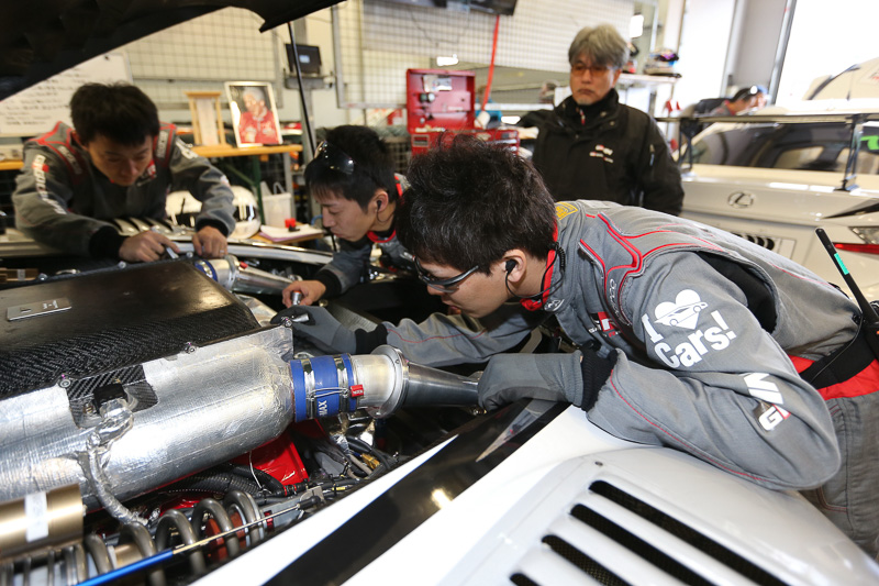 ニュルブルクリンク24時間耐久レースのもよう