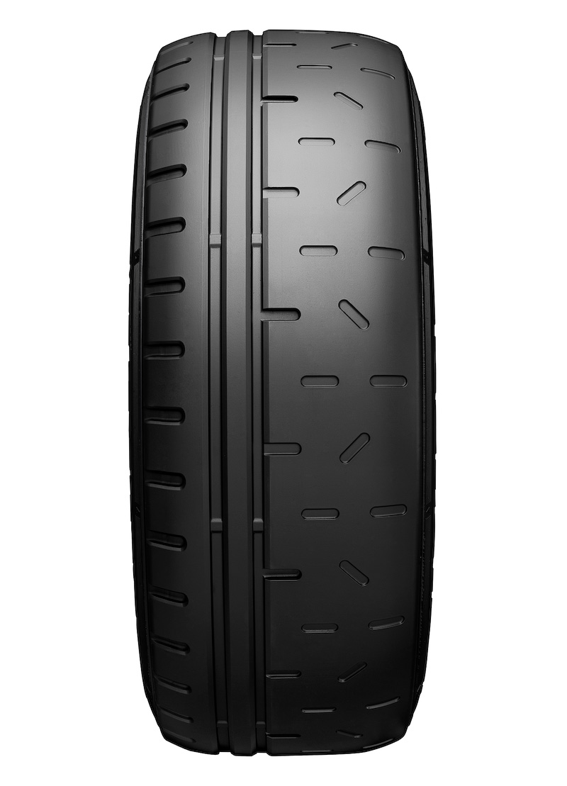 非対称パターンを採用し、高速走行時の優れた操縦安定性とウェット性能を実現した「EAGLE RS Sport V-SPEC」