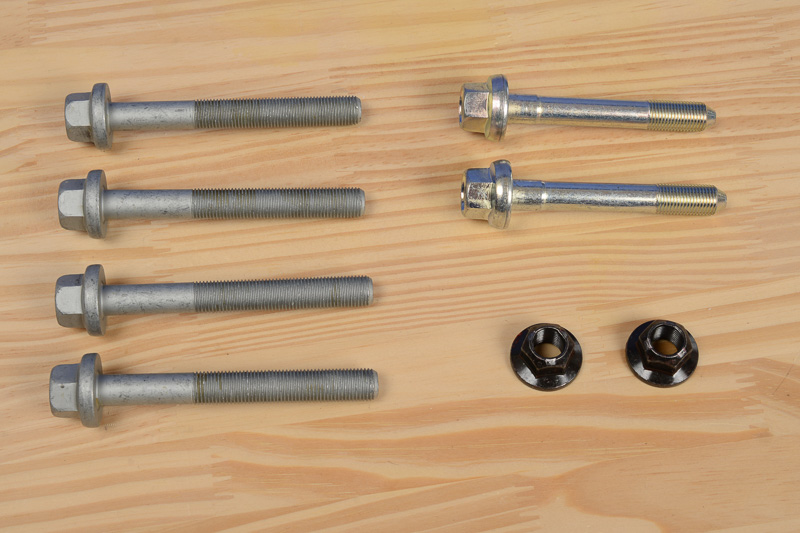 どう見ても普通のボルトとナット。値段もまあ、自動車部品と言われれば納得できる範囲だし