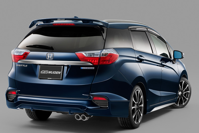 無限エアロパーツを装着した「シャトル」