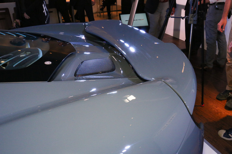 650Sにも装着されているアクティブリアウイングを活用する「エアブレーキ」もサイズアップ。横幅が車両のほぼ側面まで続くようになり、前後長も増えたことで面積は50％アップとのこと。さらなるダウンフォースと制動効果が期待できる