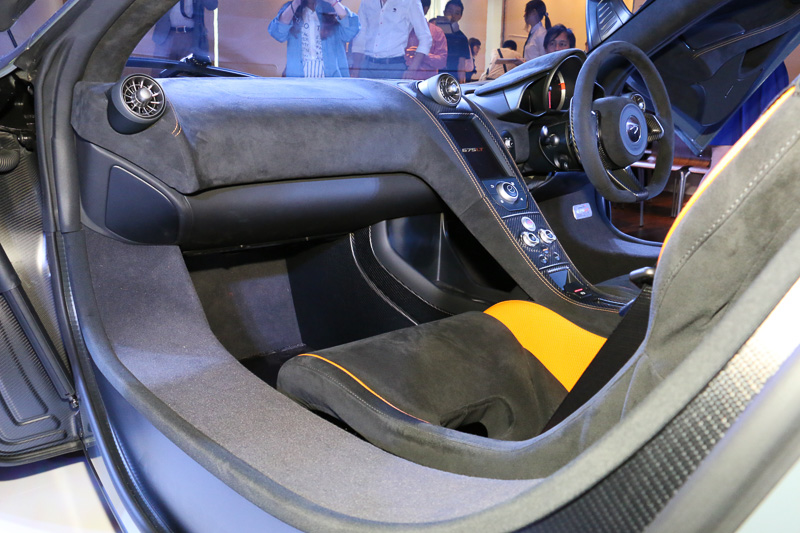 カーボン・ファイバー・モノセル・シャシーは650Sと共通