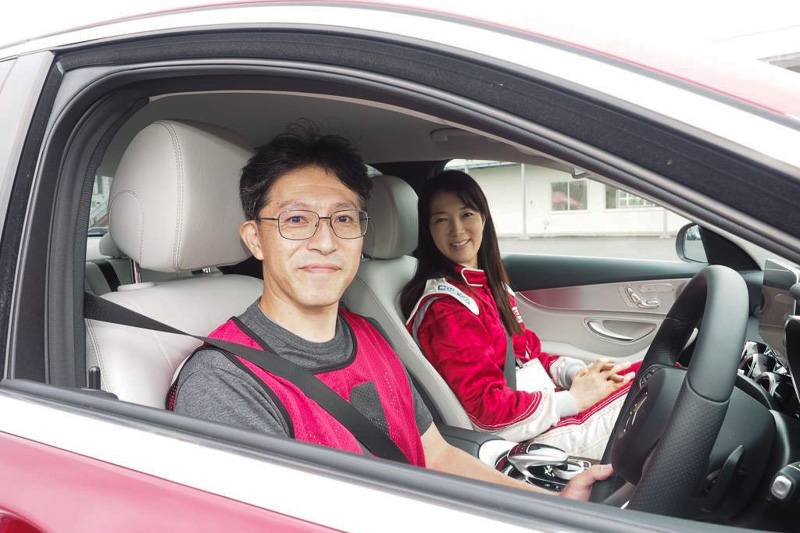 メルセデス・ベンツモデルを実際に運転できる「体験試乗会」、講師の運転する車両に同乗してポテンシャルを体感できる「同乗試乗」などを実施（写真は2014年開催時）