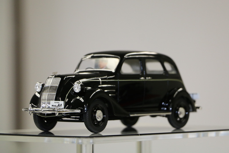 1936年に発表されたトヨタ自動車初の量産乗用車「トヨダAA型」の1/24スケールモデル