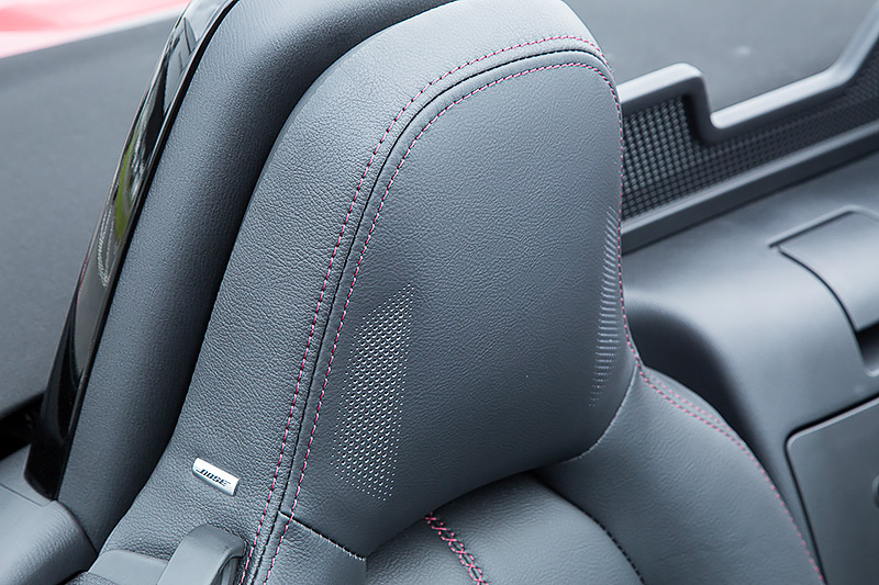 「S レザーパッケージ」の6速ATモデル