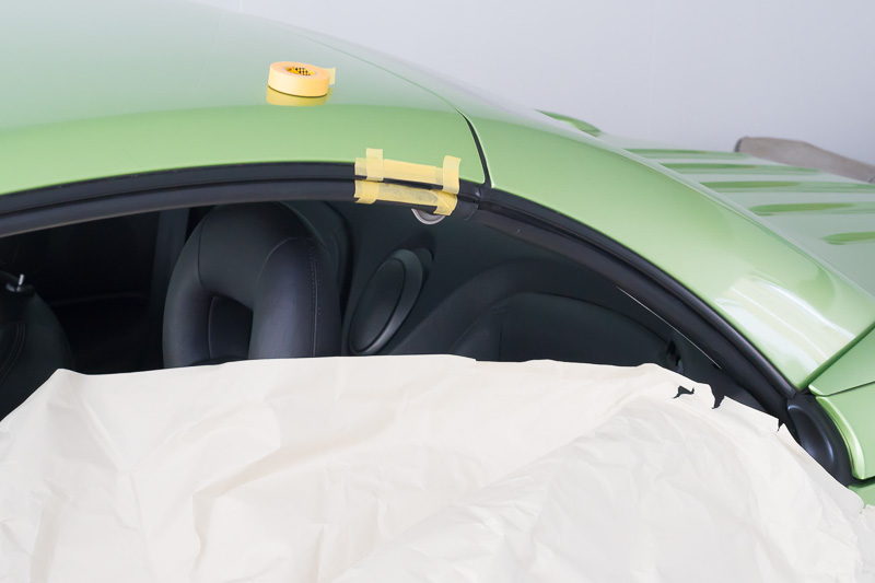 不意にこぼれても大丈夫なように、下はカバーをしておくとベスト。生乾きで擦れば取れるが、念のためカバーしておく