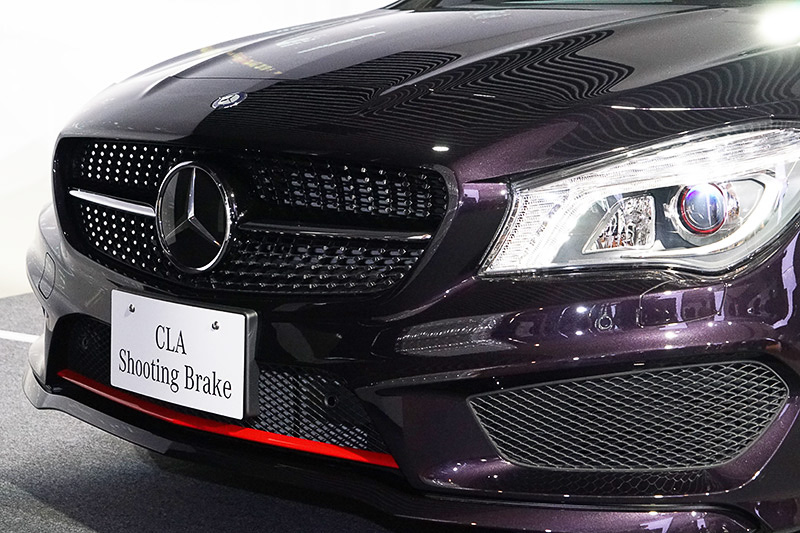 バンパーやバイキセノンヘッドライトリングに入る赤いワンポイント