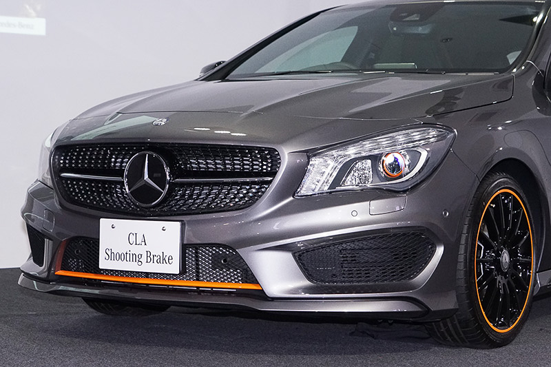 バンパーとホイール、バイキセノンヘッドライトリングにオレンジ色が入る