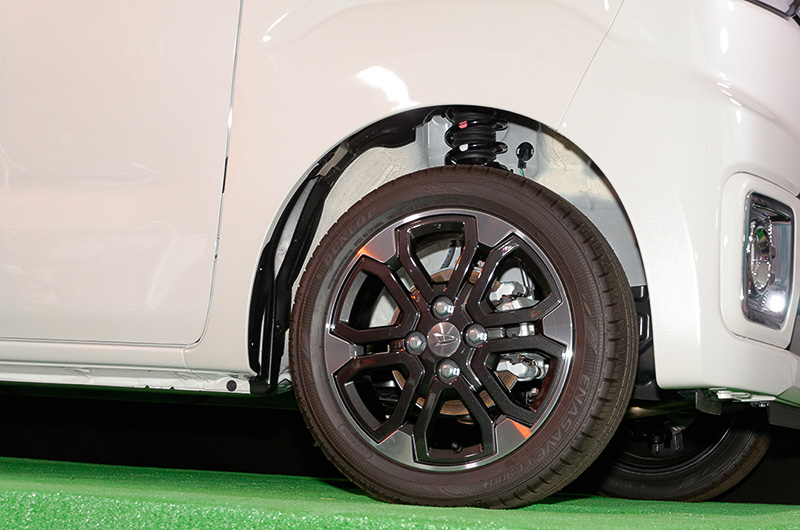 ホイールは15インチにサイズアップ