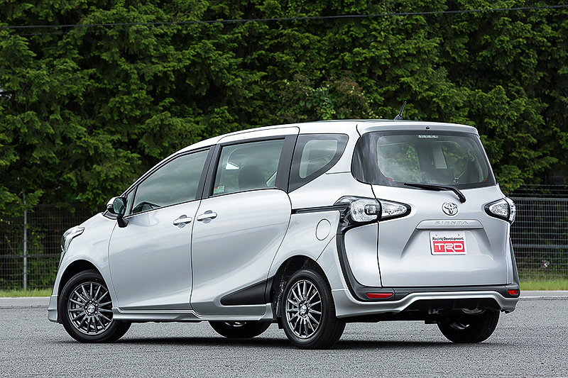 X “V Package”をベースにフロントスポイラー、サイドスカート、リアバンパースポイラーを装着