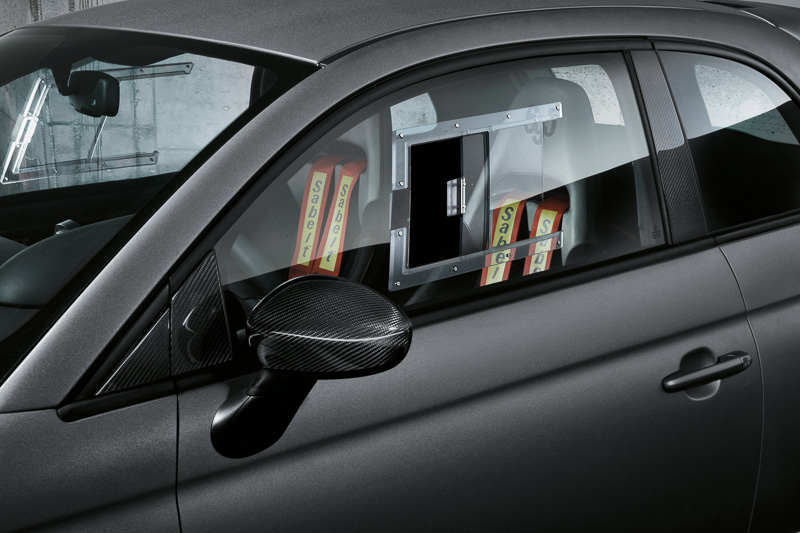 アクセサリーとして「ポリカーボネートフロントサイドウインドー」を設定予定