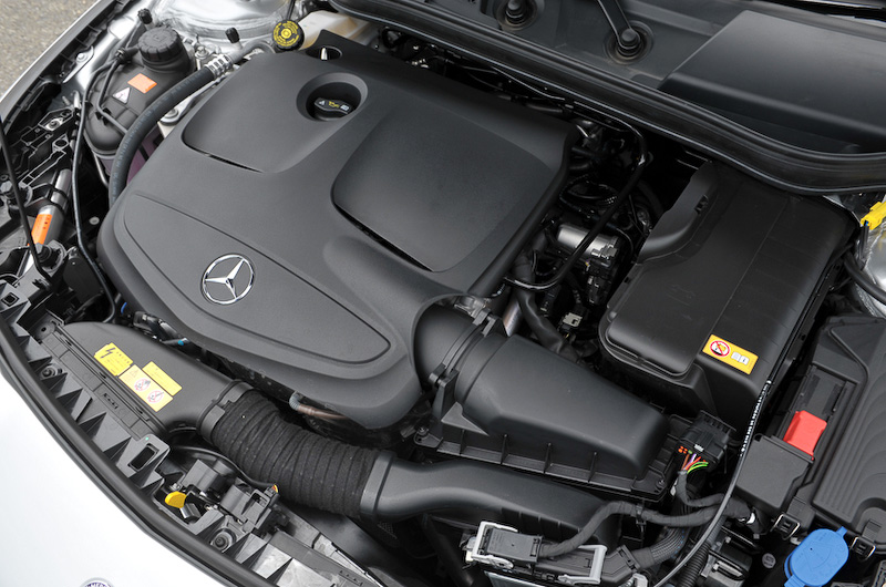 CLA 250 シューティングブレーク オレンジアートエディションに搭載する直列4気筒DOHC 2.0リッター直噴ターボ「270M20」エンジン。最高出力155kW（211PS）/5500rpm、最大トルク350Nm（35.7kgm）/1200-4000rpmを発生。JC08モード燃費は14.6km/L、無鉛プレミアムガソリン仕様