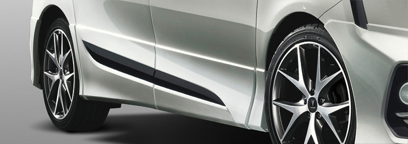 10月発売予定のサイドスカート（塗装済）：6万2640円