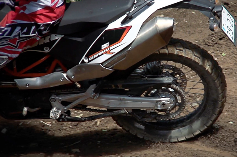 MSCでは、濡れた路面などμの低いシーンやハイパワーなバイクでのホイールスピンを防ぐトラクションコントロール、不用意なパワーオンでのウイリーを抑制する機構などを持つ。さらにオフロードバイク向けに、ABSを装備しながらリアタイヤだけをロックさせて意図的にテールスライドさせる機能も備える