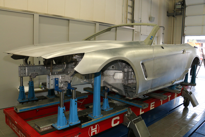 アルミボディーのリベット接合で利用されたSLクラスのホワイトボディー