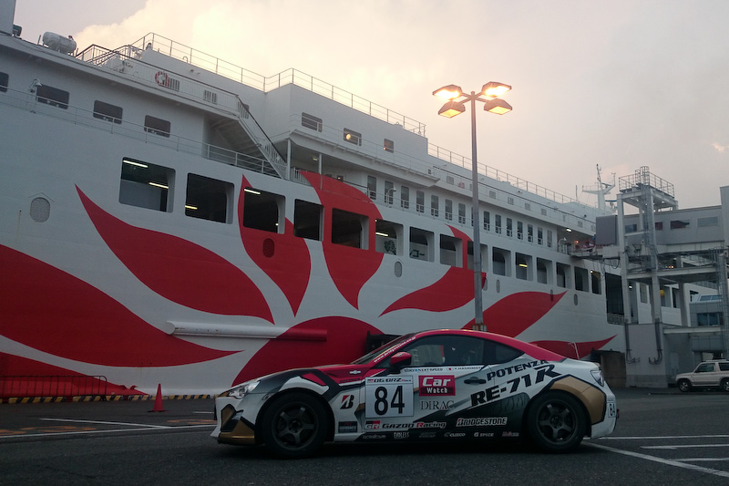 行きの神戸港でパシャリ