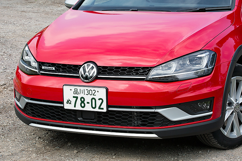 エクステリアではハニカムフロントグリル、エアインテークフレーム、アンダーガード付フロント＆リヤバンパー、ホイールハウスエクステンション、サイドシル、ドアミラーなどが専用品になる