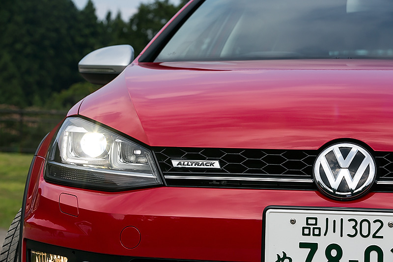 エクステリアではハニカムフロントグリル、エアインテークフレーム、アンダーガード付フロント＆リヤバンパー、ホイールハウスエクステンション、サイドシル、ドアミラーなどが専用品になる