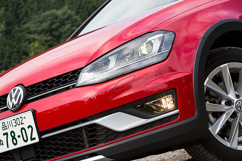 エクステリアではハニカムフロントグリル、エアインテークフレーム、アンダーガード付フロント＆リヤバンパー、ホイールハウスエクステンション、サイドシル、ドアミラーなどが専用品になる