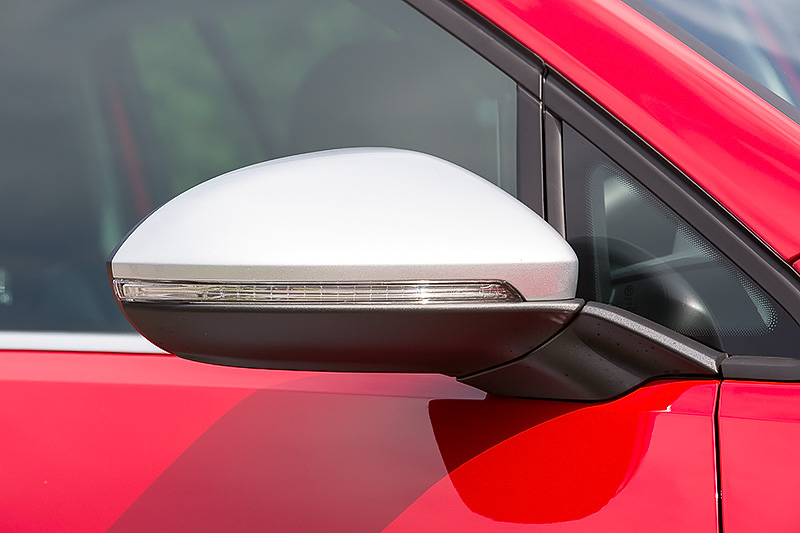 ミラー部はシルバーカラー