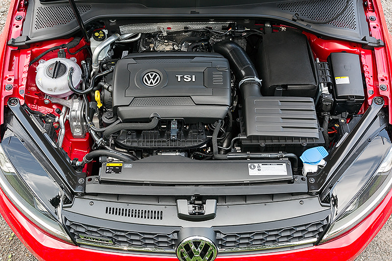 直列4気筒DOHC 1.8リッター直噴ターボ「1.8TSI」エンジンは最高出力132kW（180PS）/4500-6200rpm、最大トルク280Nm（28.6kgm）/1350-4500rpmを発生。トランスミッションは6速DSGを組み合わせ、JC08モード燃費は14.7km/Lをマーク