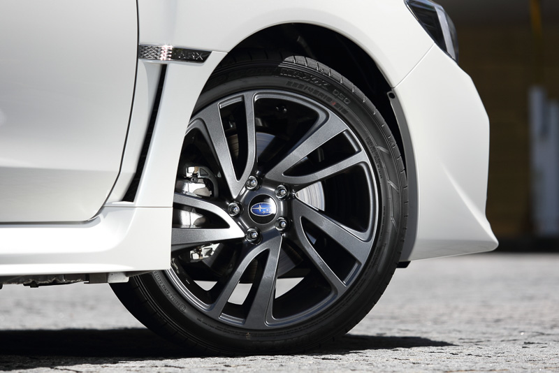 「2.0GT EyeSight」の装着する225/45 R18 タイヤ