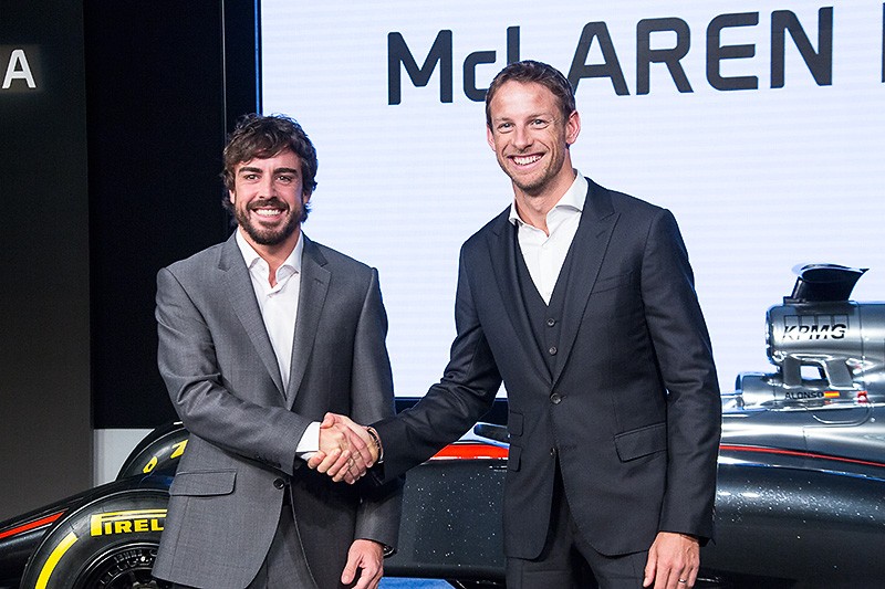 フェルナンド・アロンソ選手（写真左）とジェンソン・バトン選手（写真右）がホンダウエルカムプラザ青山に登場