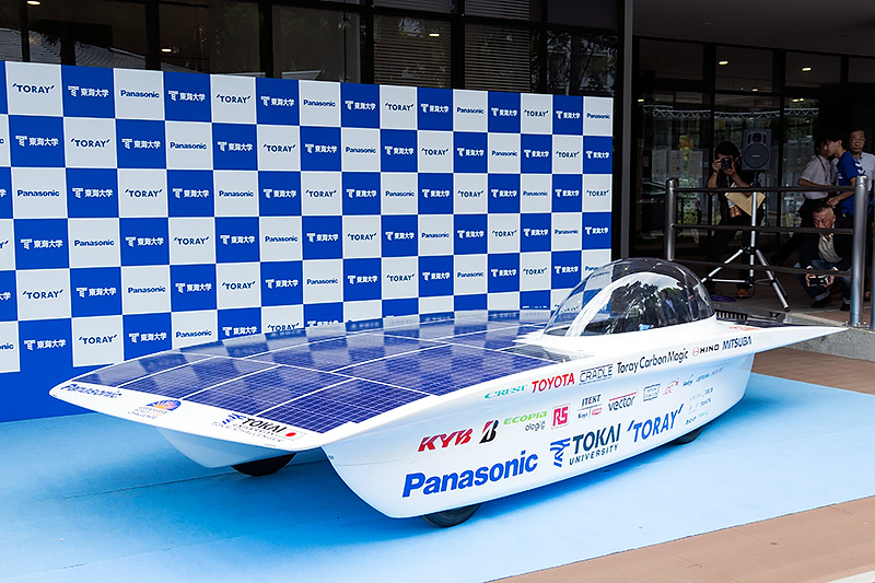 学生の手でアンベール