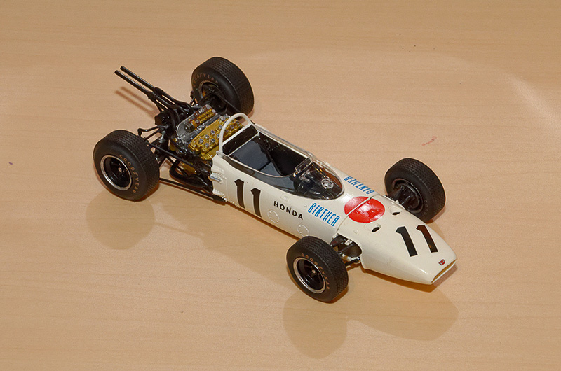 発表会場ではミニチュアのRA272が展示