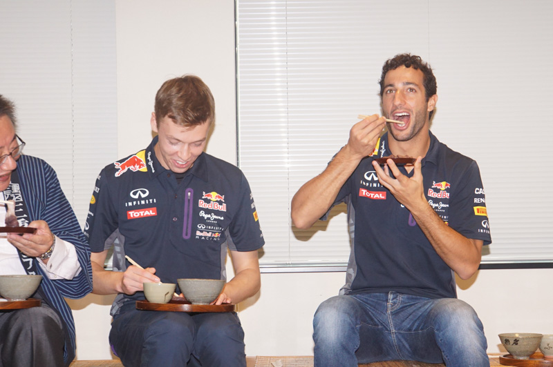 美味しそうに食べるリカルド選手