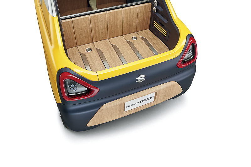 マイティデッキのボディーサイズは3395×1475×1540mm（全長×全幅×全高）。インテリアは内外一体感あるデザインテーマを表現した