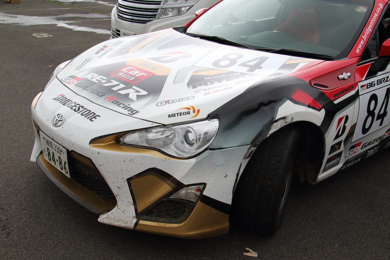 僕の左フロントタイヤと小野田選手の右リアタイヤがヒットし、小野田選手には大変ご迷惑をおかけしました。こんなにご迷惑をおかけしてしまったが、最終戦となる第8戦鈴鹿（11月7日～8日）では改めて胸を借りるつもりで優勝を目指したい