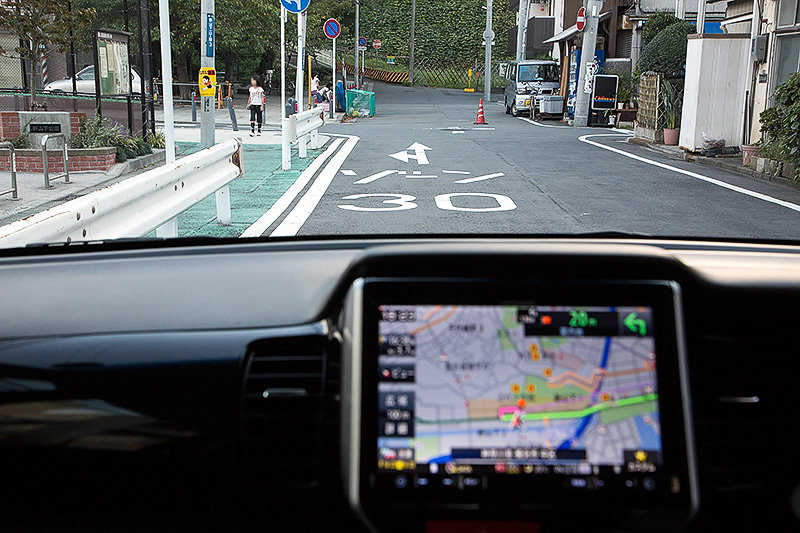 実際の道路にも大きくペイントされている