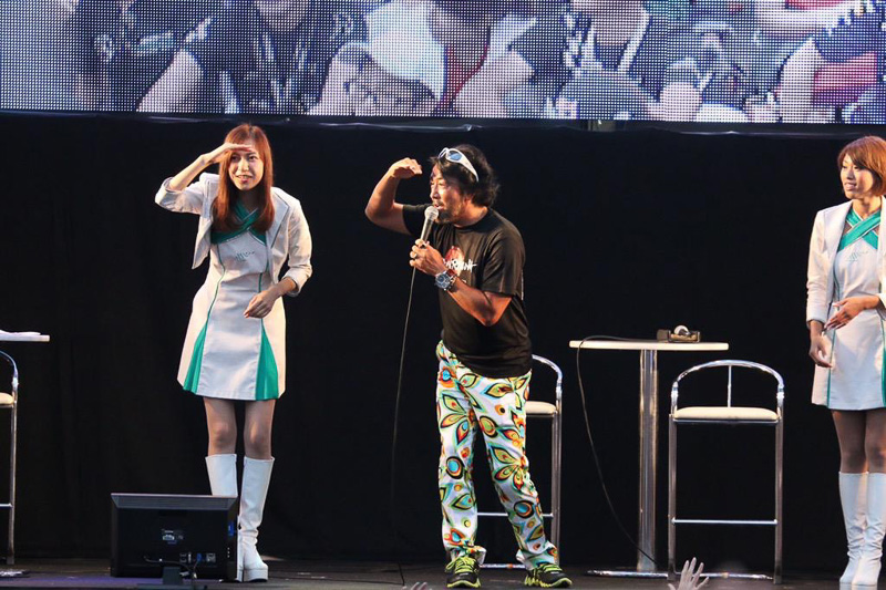 じゃんけん大会でお客様を探す私とくろちゃんさん