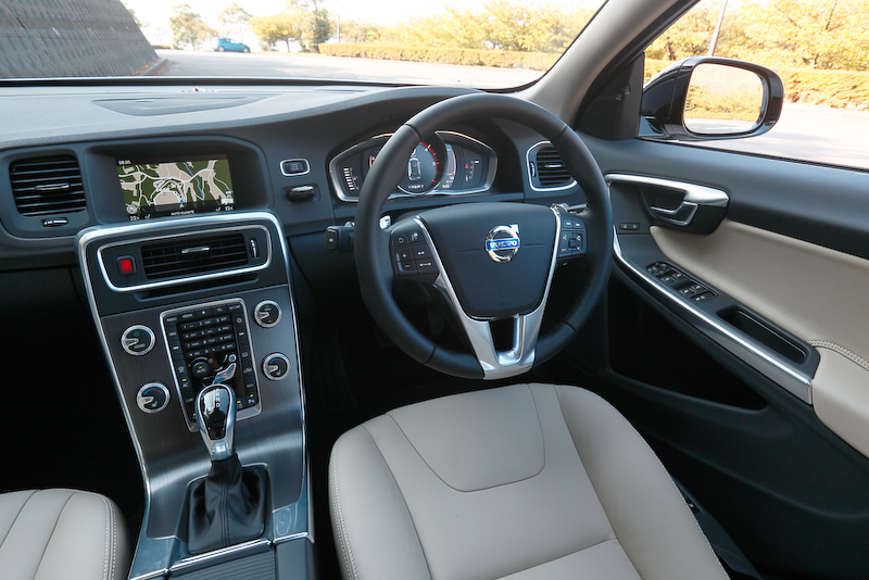 「D4 SE」のインテリア。インテリアカラーはアンスラサイトブラック/ソフトベージュの2トーン