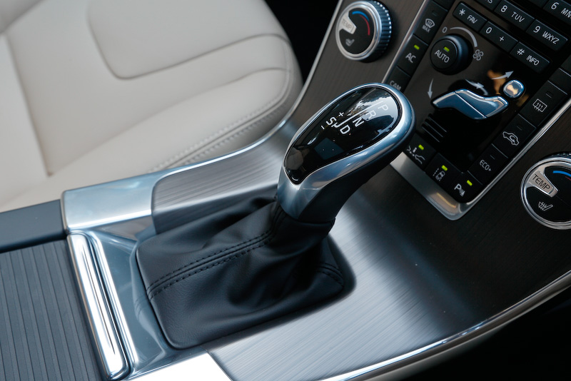 「D4 SE」のインテリア。インテリアカラーはアンスラサイトブラック/ソフトベージュの2トーン