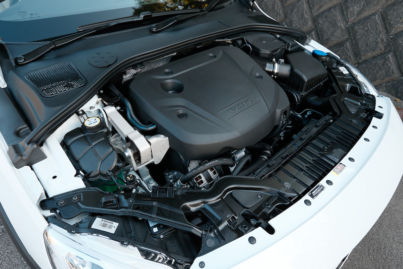 直列4気筒2.0リッター直噴ターボディーゼルエンジンは最高出力140kW（190PS）/4250rpm、最大トルク400Nm（40.8kgm）/1750-2500rpmを発生。JC08モード燃費は19.5km/Lを実現している