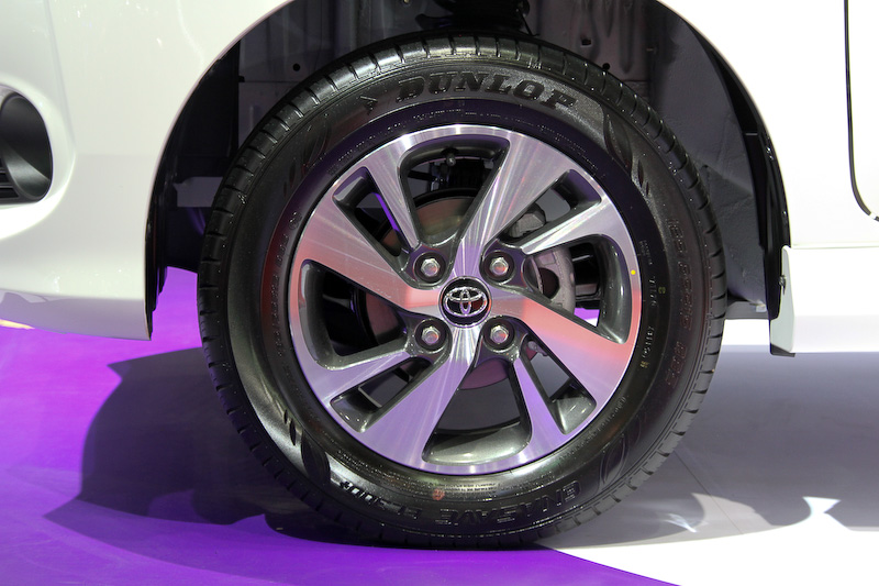 1.5リッターエンジンを搭載する3列シート車の「アバンザ」。MTモデル「1.5E」の60万5000バーツ（約206万円）からATモデル「1.5S」の72万9000バーツ（約248万円）という価格帯で販売される