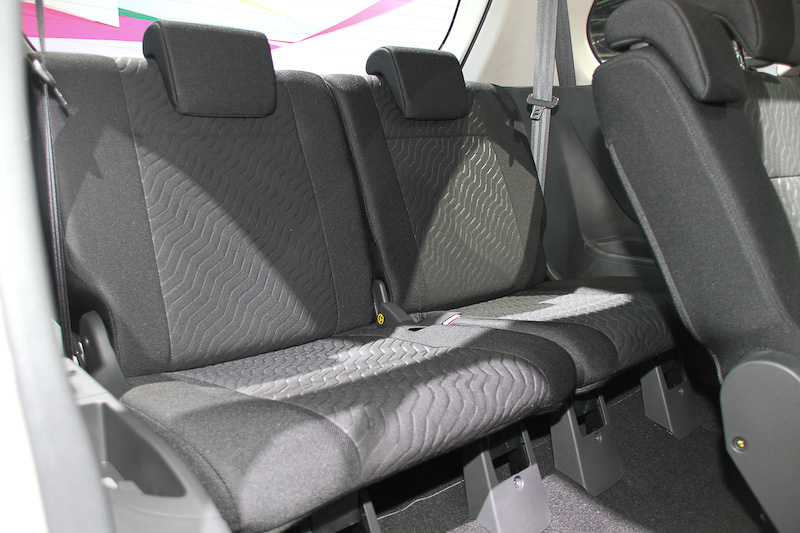 1.5リッターエンジンを搭載する3列シート車の「アバンザ」。MTモデル「1.5E」の60万5000バーツ（約206万円）からATモデル「1.5S」の72万9000バーツ（約248万円）という価格帯で販売される