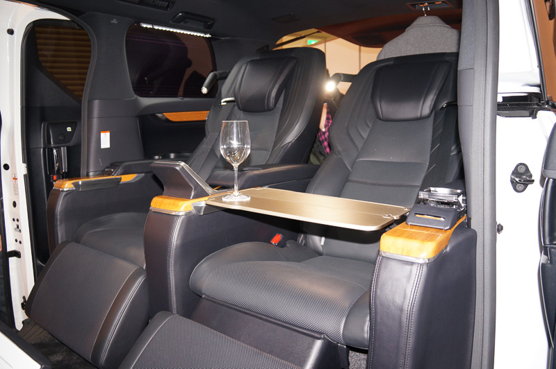 カスタマイズカーやキャンピングカーなどの出展もあった